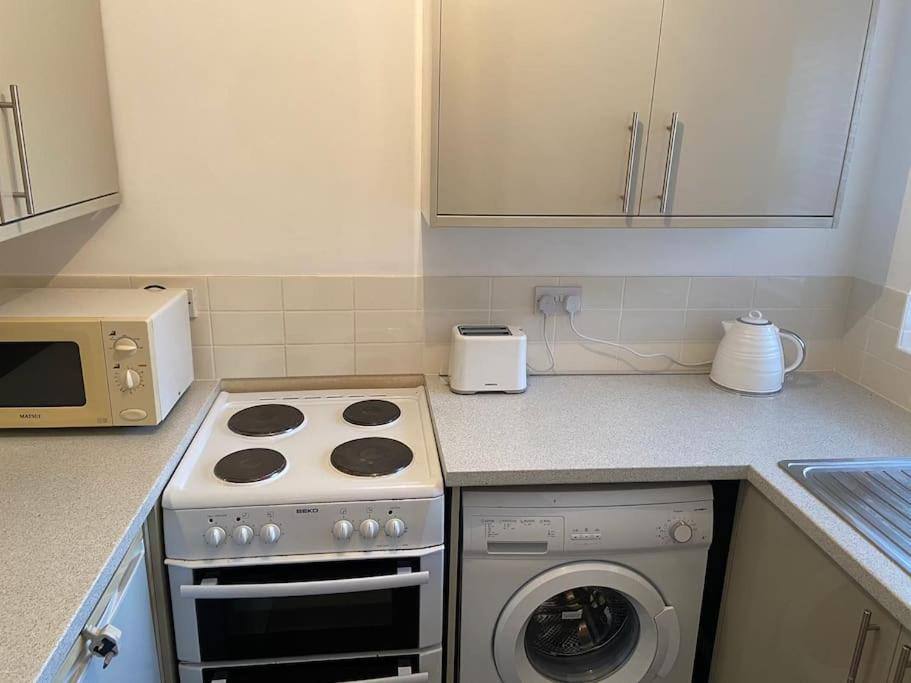 One Bedroom Ground Floor Flat Central شيشستر المظهر الخارجي الصورة